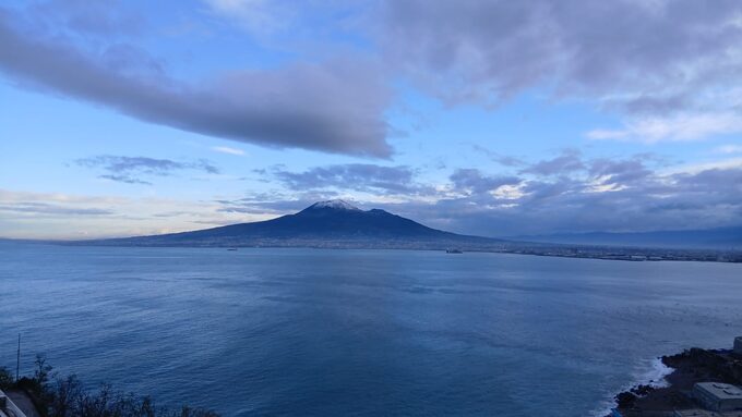 Vue depuis l'hôtel - Vésuve enneigé 